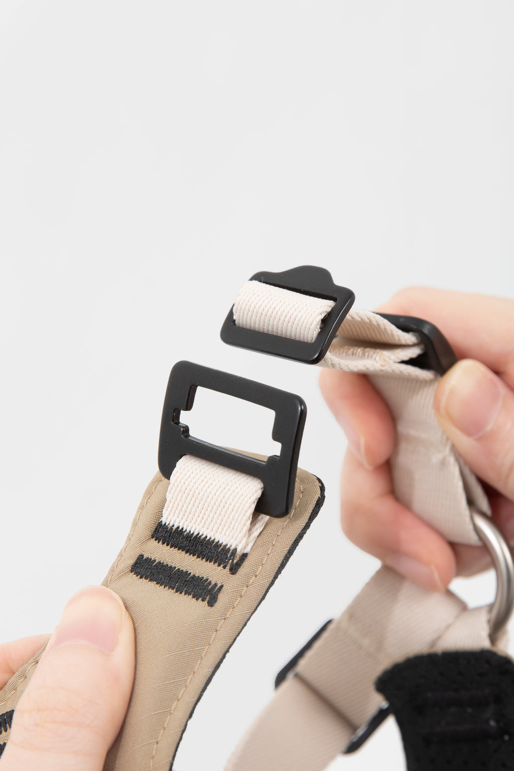 Quick-release buckle on a pressure relief dog harness