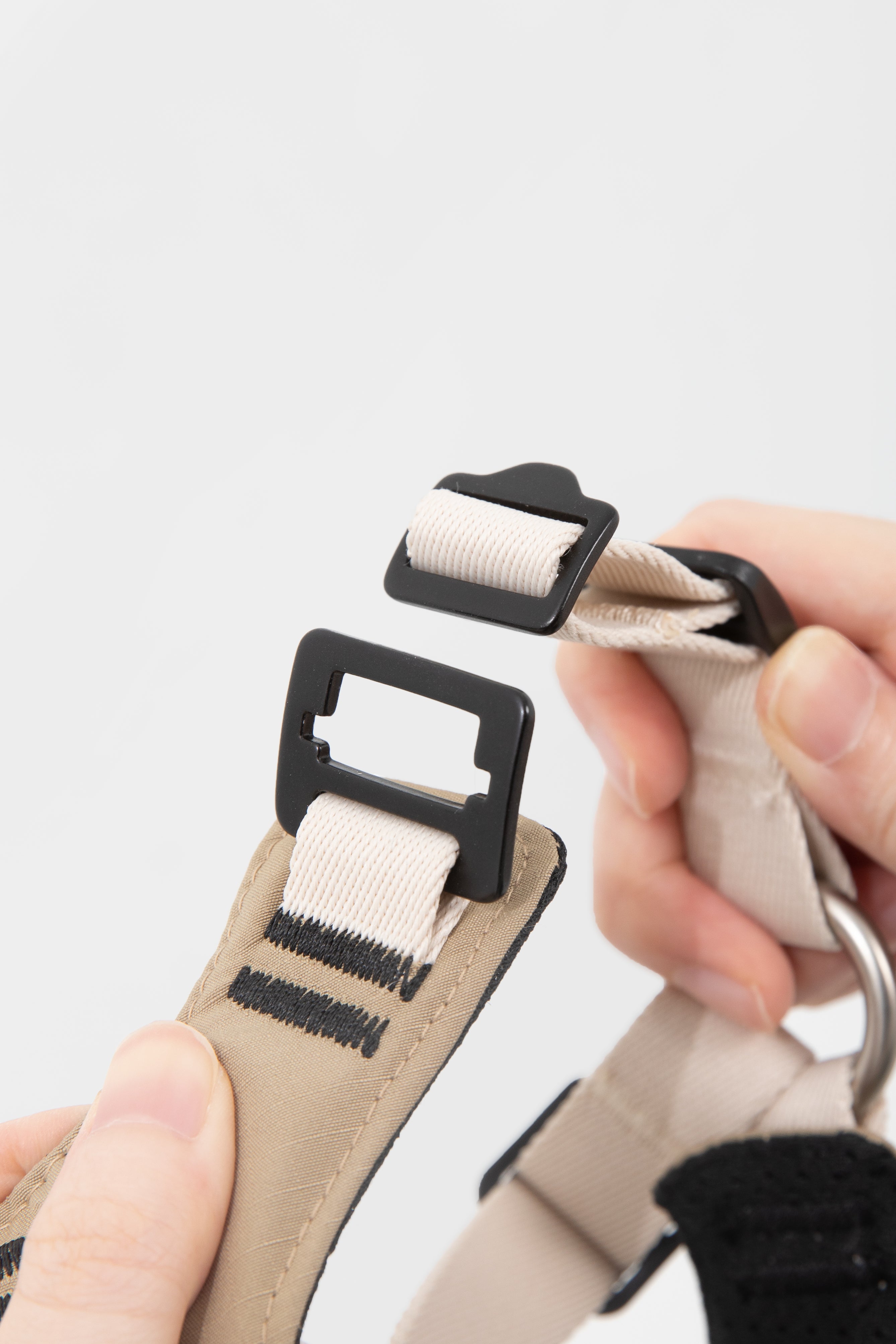 Quick-release buckle on a pressure relief dog harness
